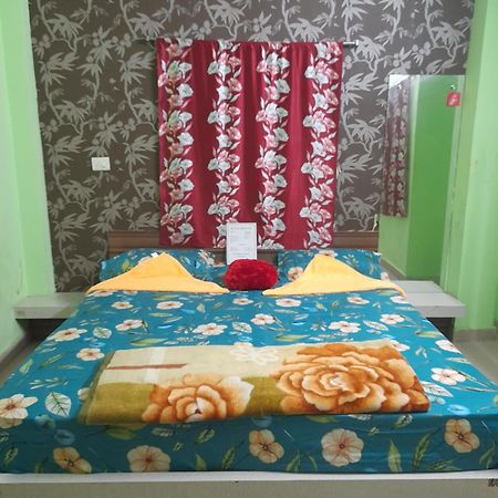 Hotel Tirupati Puri Buitenkant foto