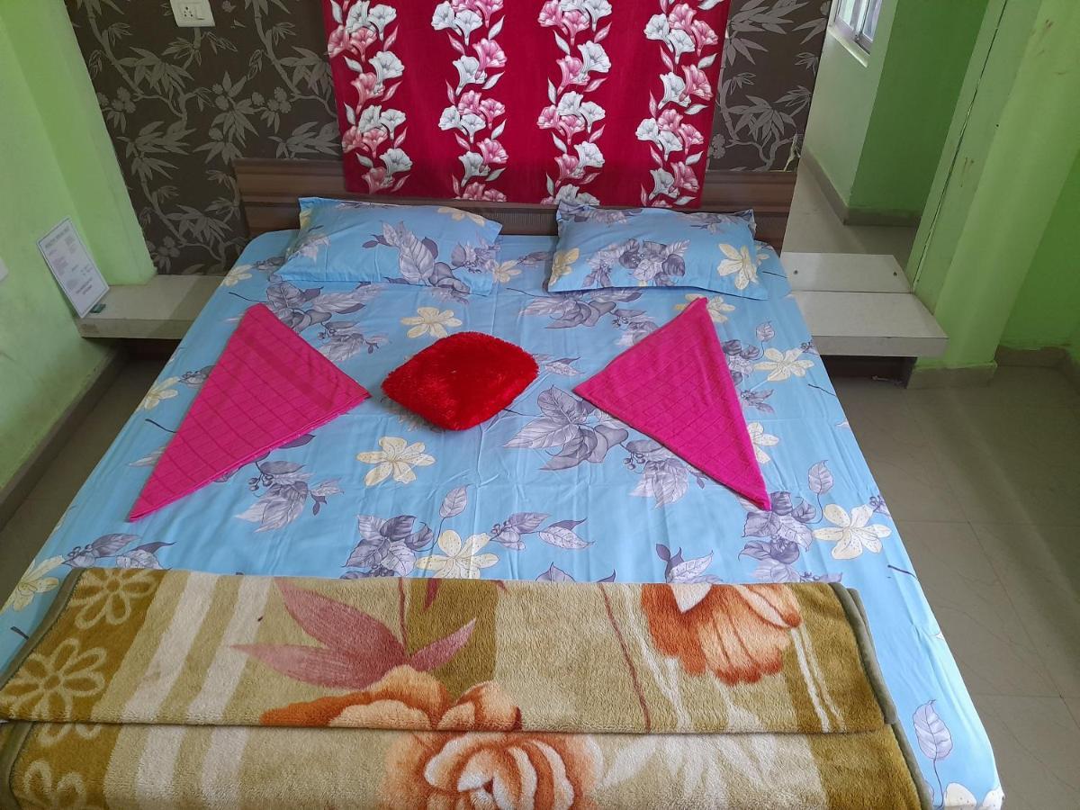 Hotel Tirupati Puri Buitenkant foto