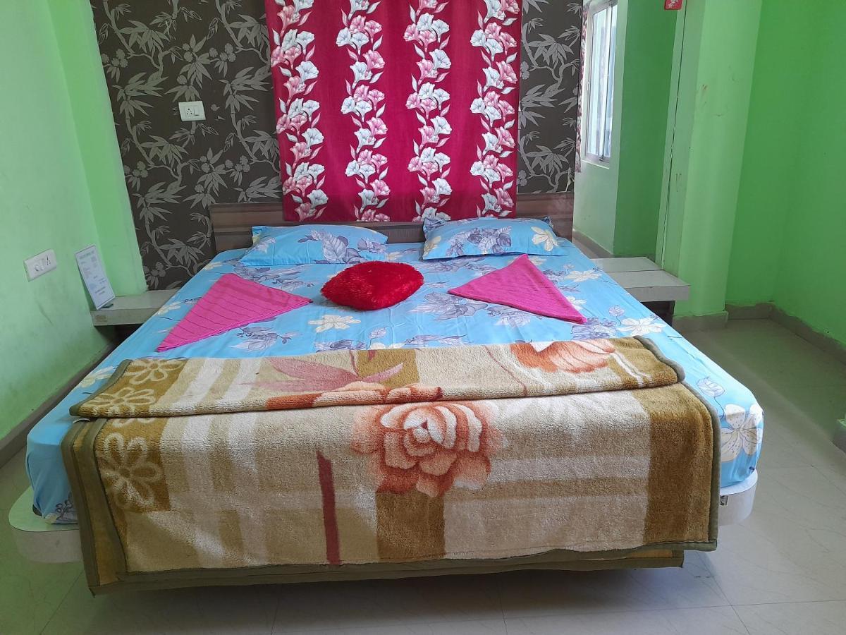 Hotel Tirupati Puri Buitenkant foto