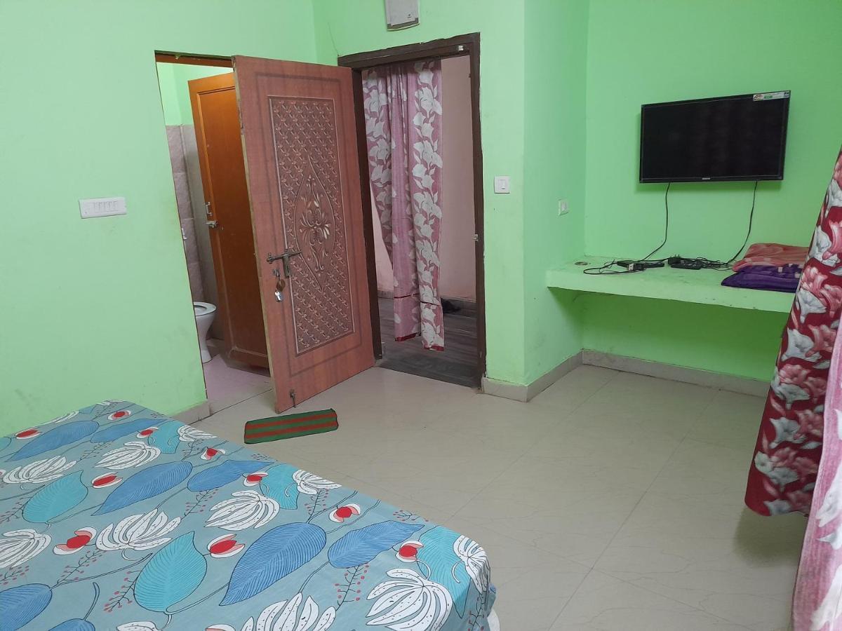 Hotel Tirupati Puri Buitenkant foto